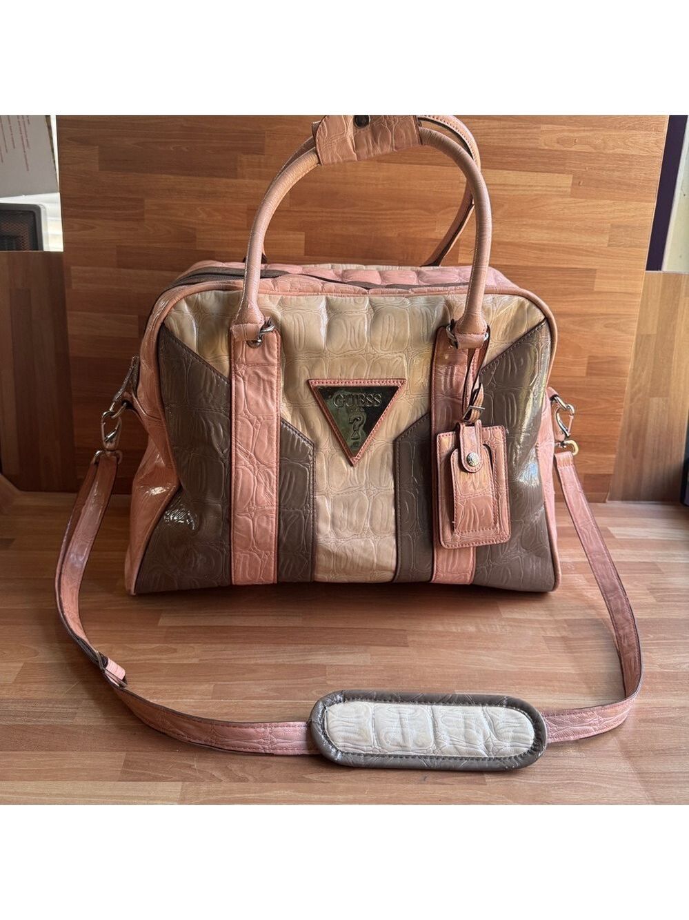 Guess big carry on bag Pastel pink and gray